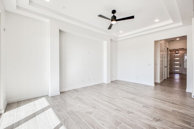 Building Photo - Beautiful East side House 4 bed-2.5 baths, part of The Overlook Casa Club that includes Swimming ...