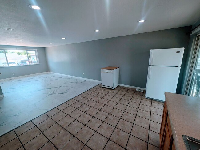 Building Photo - GET $500 OFF THE FIRST MONTHS RENT!!!