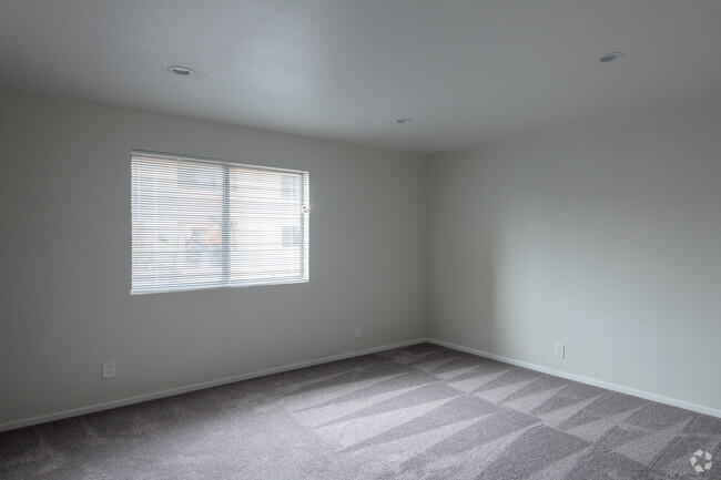 2BR, 1BA - 895 SF - Outrigger Apartments
