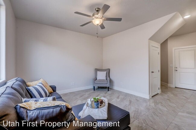 Building Photo - 3 br, 2.5 bath House - 1005 N Tortoise Roc...