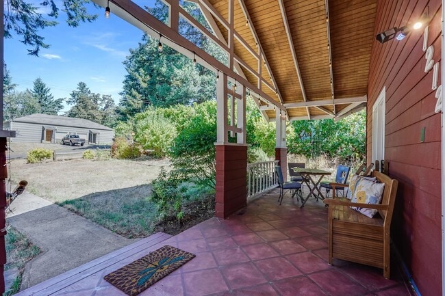 Building Photo - Charming 3 bed, 2 bath Craftsman Cottage in the Heart of Oak Grove