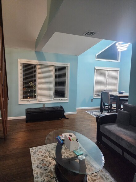 Building Photo - 1 Central Ave