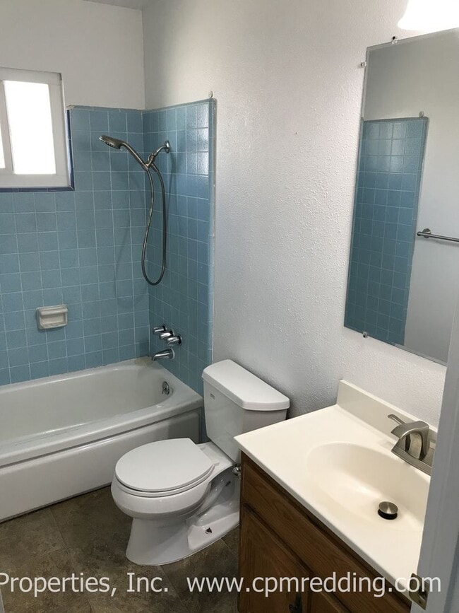 Building Photo - Garden Tract 3-Bedroom House with Hardwood...