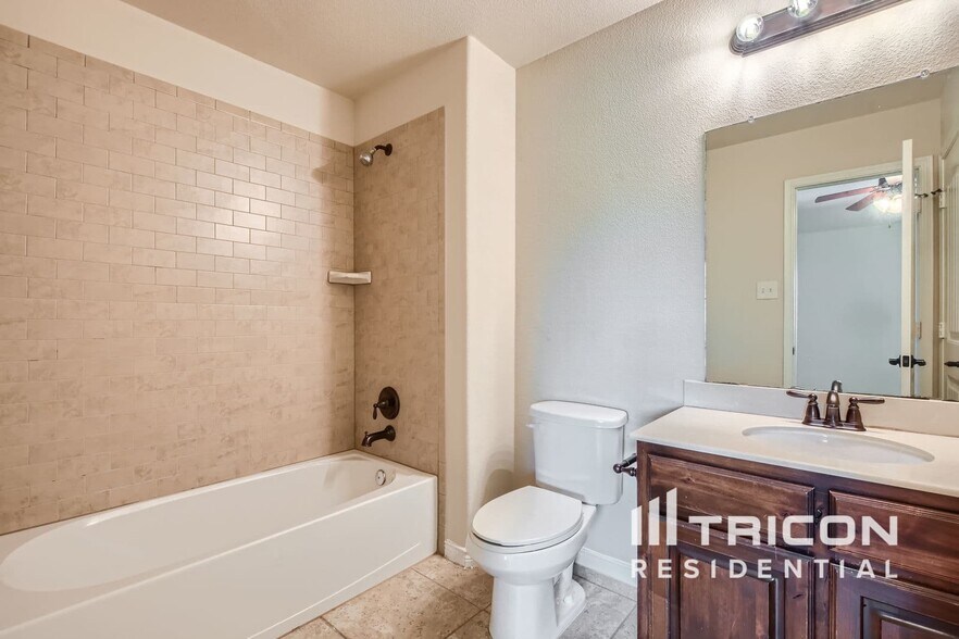 Building Photo - 1044 Lufkin Ln