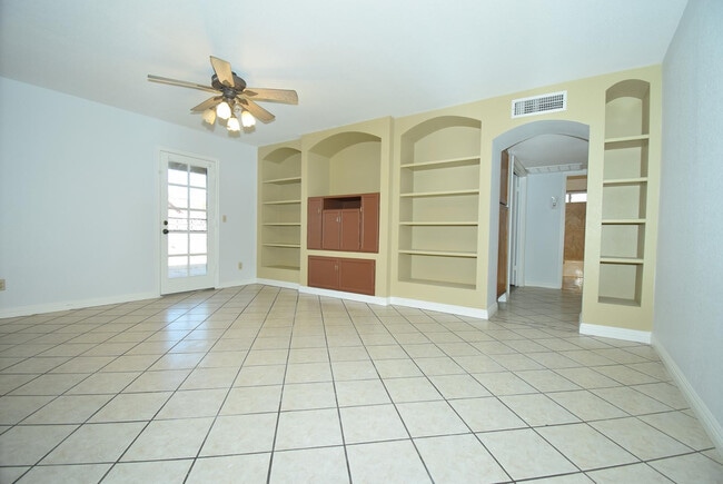 Building Photo - 2250 W Rockwell Dr