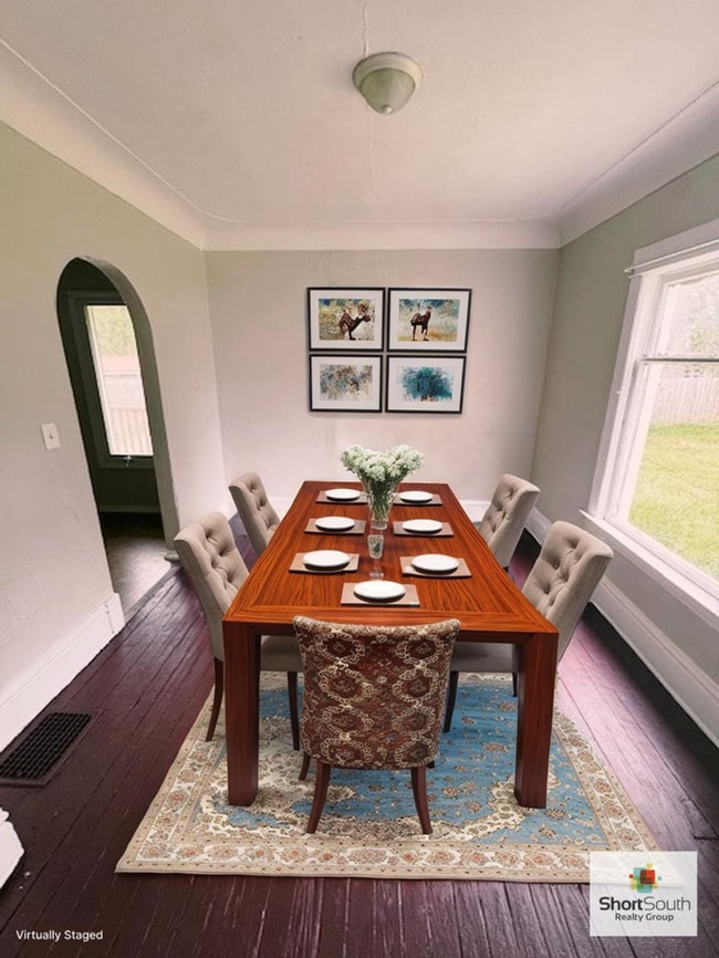 Building Photo - Recently updated 3 bed 1 bath Single Famil...