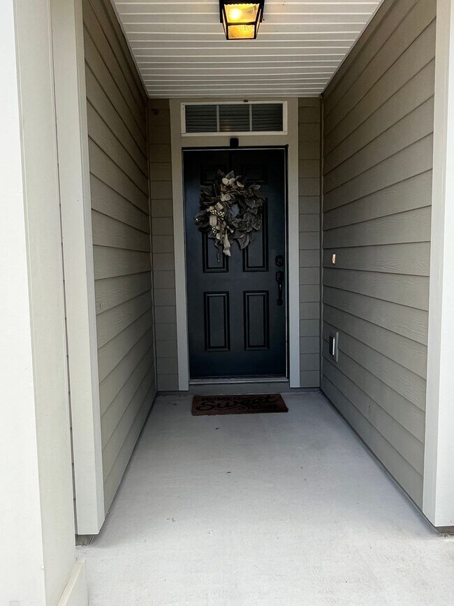 Building Photo - West Magnolia 3BR / 2BA Home Clay County