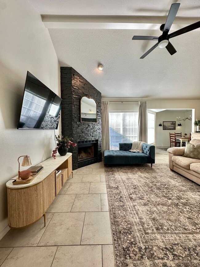 Building Photo - COMING SEPTEMBER 2025 - Updated 3 Bedroom ...