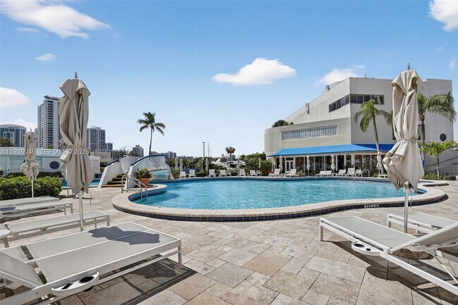 Building Photo - 19707 Turnberry Way