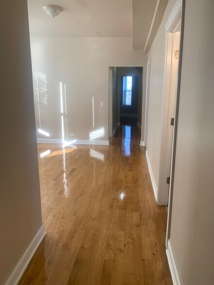 Building Photo - 6507 S Ingleside Ave