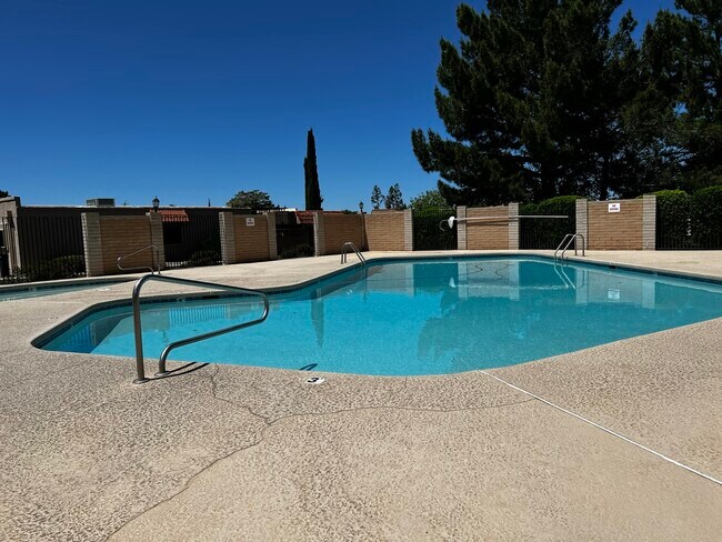Building Photo - 2024 S Birdie Cir
