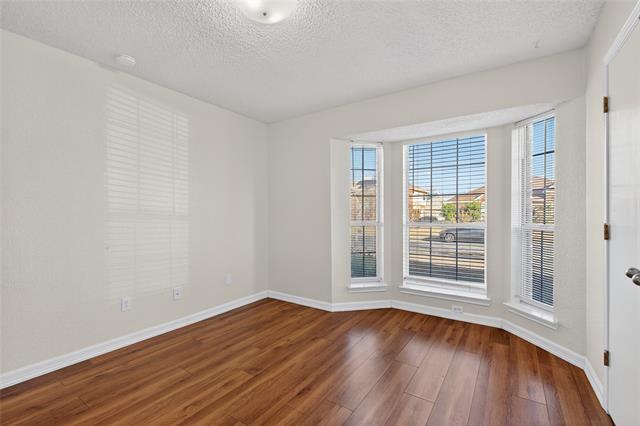 Building Photo - 1302 Silver Maple Dr