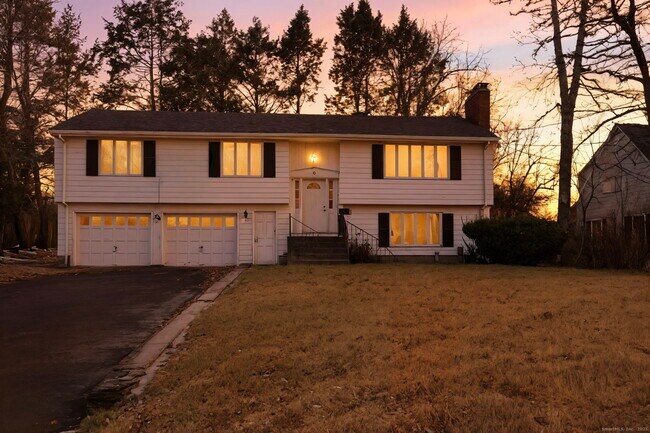 Primary Photo - 8 Cherryfield Dr