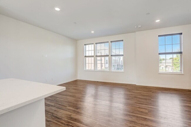 Building Photo - 2924 Reflection Dr