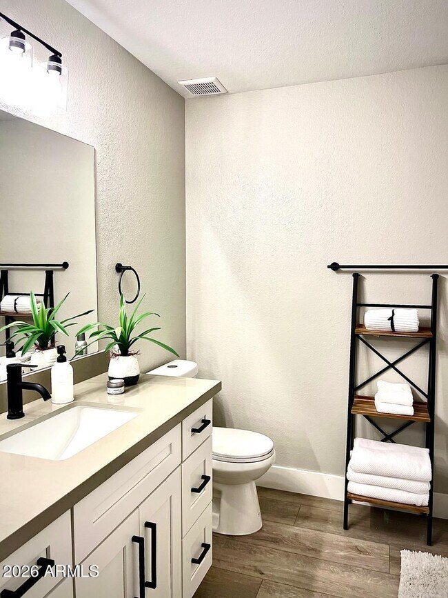 Building Photo - 15050 N Thompson Peak Pkwy