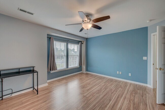 Building Photo - 208 Woodbrook Way
