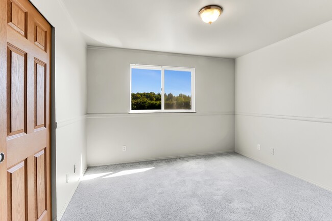 Building Photo - 915 Cleveland Ave