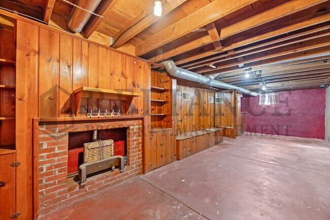 Building Photo - 645 S Poplar St