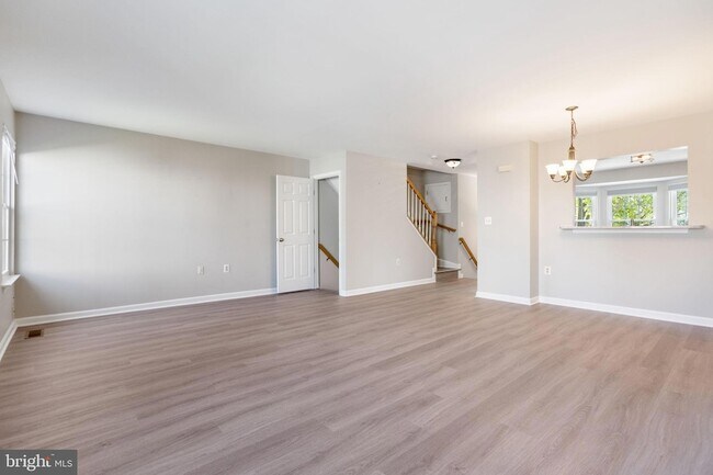 Building Photo - 104 Frazer Dr