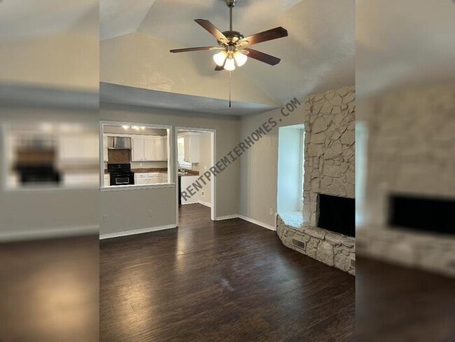 Building Photo - 2000 Lanesboro Dr