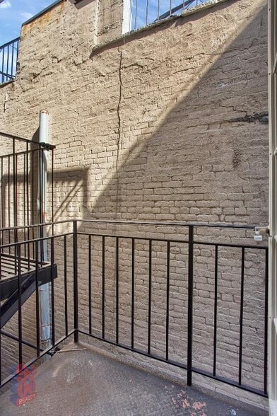 Building Photo - 343 E 5th St