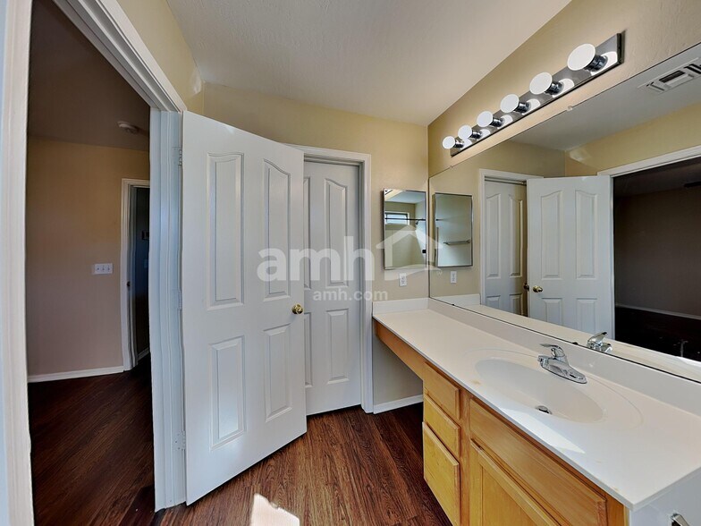 Building Photo - 22031 N 30th Ln