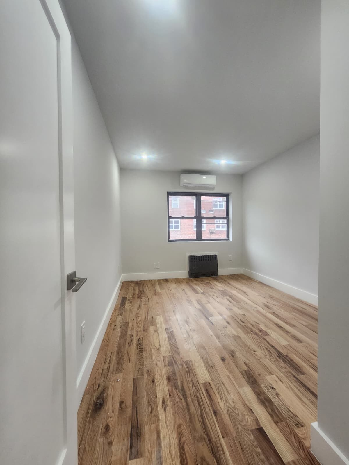 Building Photo - 1424 E 102nd St