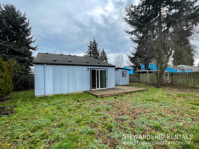 Building Photo - 3 bed/1 bath home in Bethel area