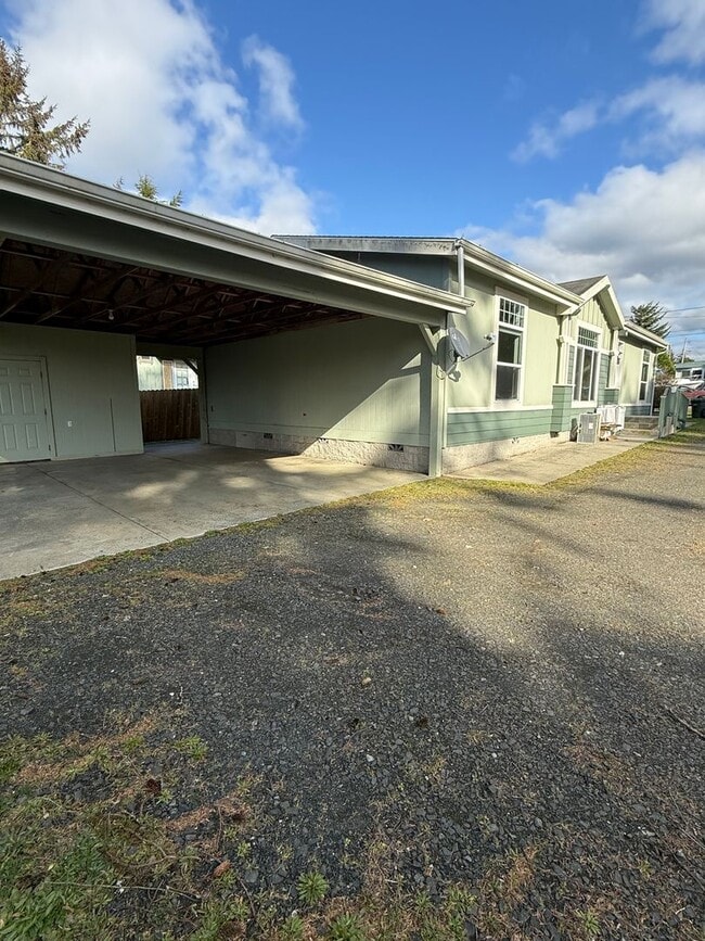 Building Photo - Newly Renovated 3 bed/2 bath manufactured home!