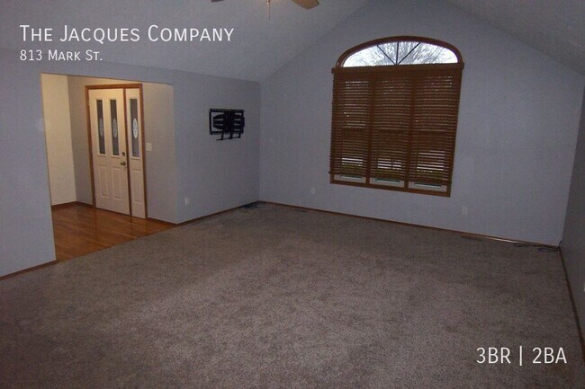 Building Photo - 813 Mark St