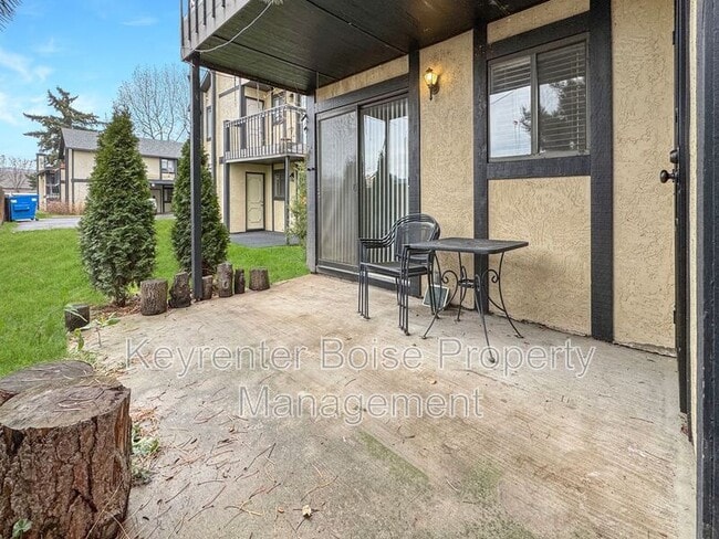 Building Photo - 7066 W Colehaven Ln