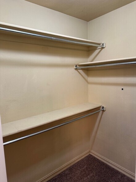 Building Photo - 1009 Harvest Dr