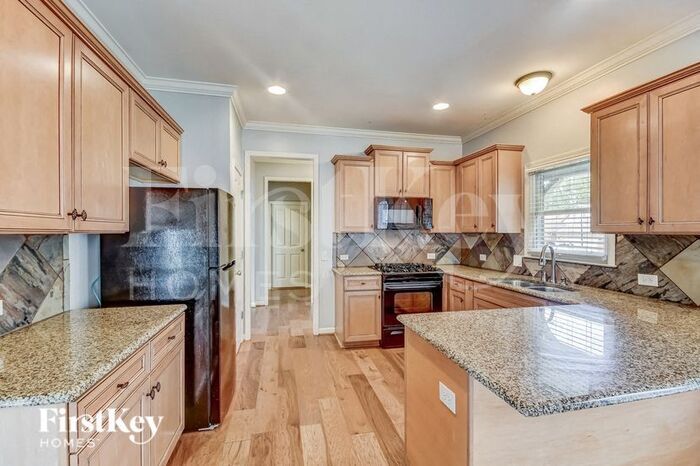 Building Photo - 3611 Courtyard Ln