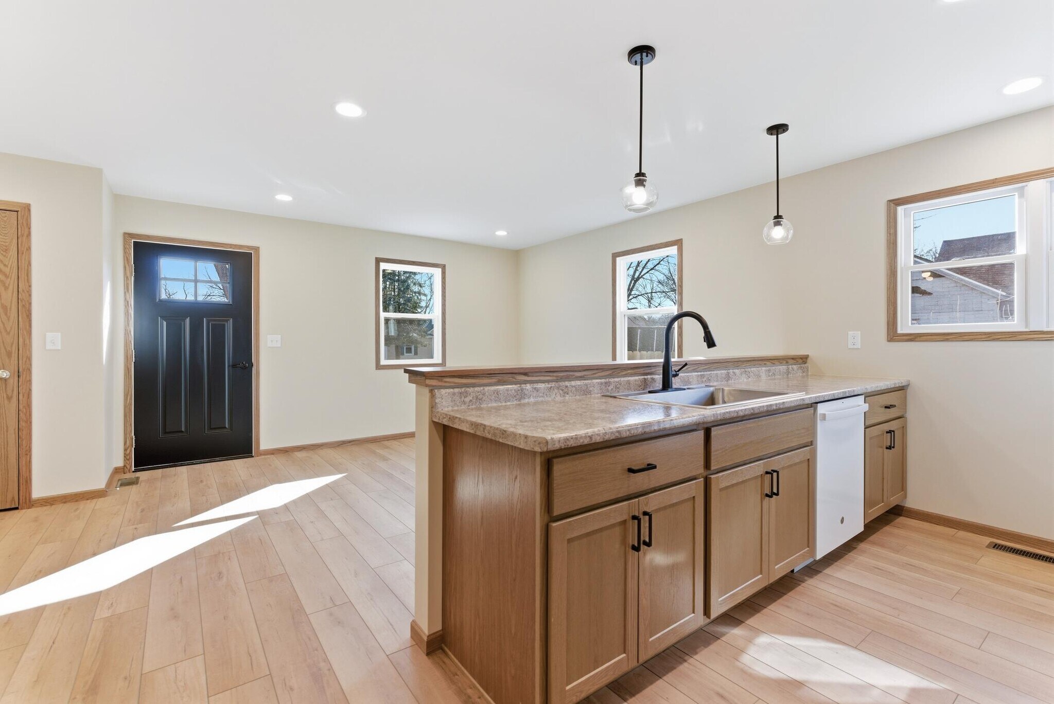 Building Photo - 313 E Martin St