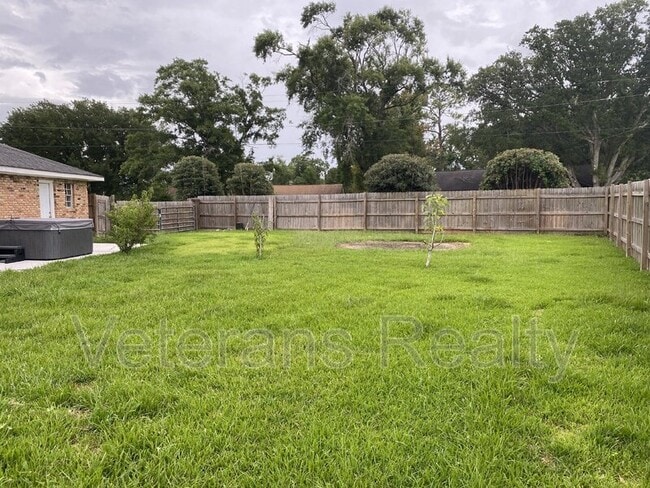 Building Photo - 2411 Sunkist Country Club Rd