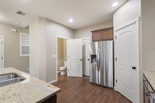 Building Photo - Beautiful  Home Great Location