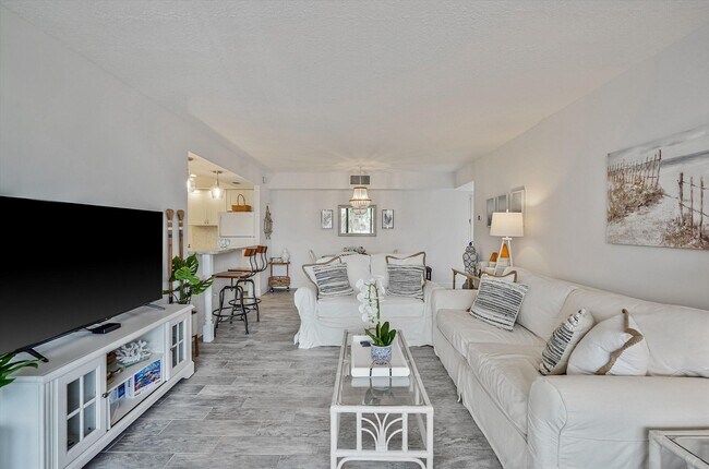 Building Photo - 225 S Beach Rd