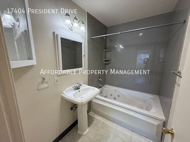 Building Photo - 17404 President Dr