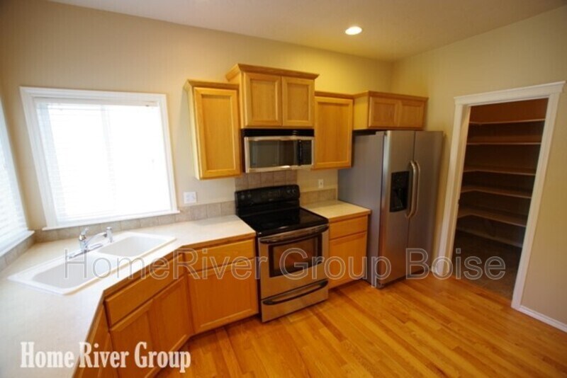 Building Photo - 1726 W Apgar Creek Dr