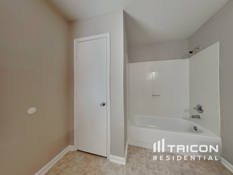 Building Photo - 22110 Orchard Dale Dr