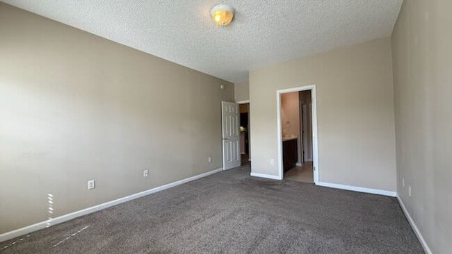 Building Photo - 3 bedroom - 2 bathroom - Stonelake Townhom...