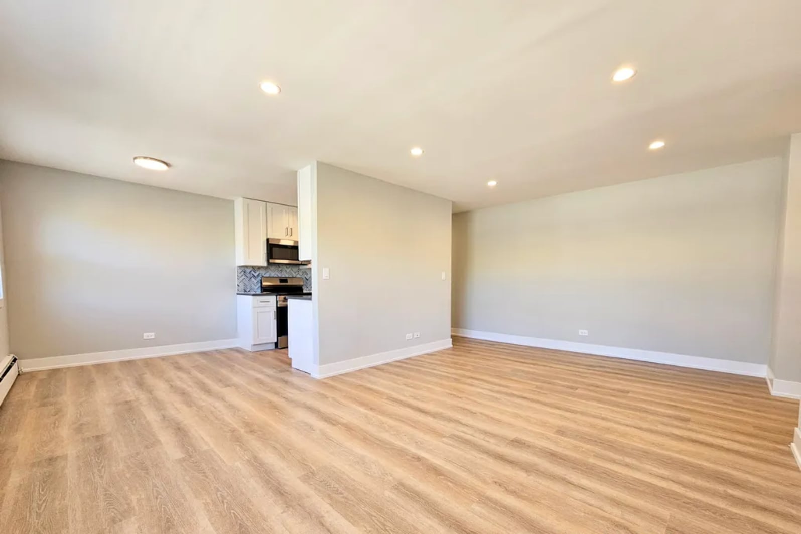 Building Photo - 531 W Aldine Ave