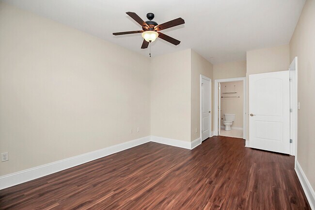 Building Photo - 400 N Church St