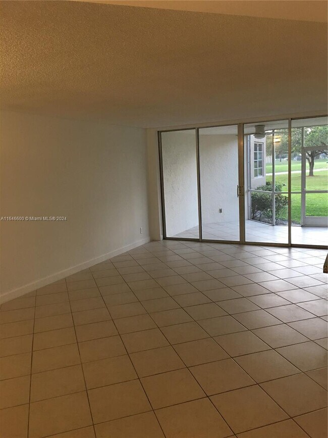 Building Photo - 9531 Seagrape Dr
