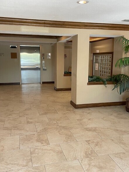 Building Photo - 2323 Feather Sound Dr