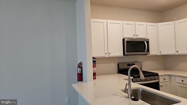 Building Photo - 18 Elliot Ln