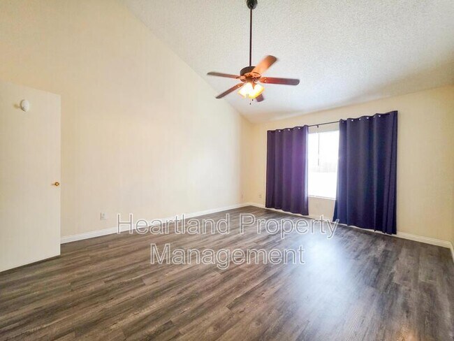 Building Photo - 2135 E Valley Pkwy
