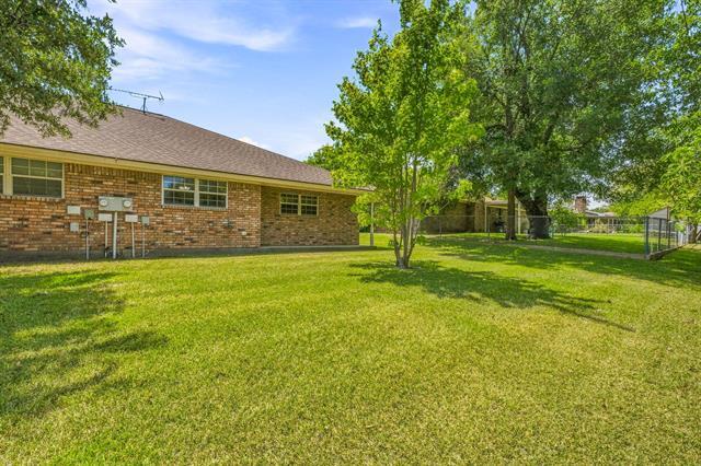 Building Photo - 231 Bluebonnet St