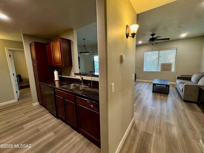 Building Photo - 2550 E River Rd