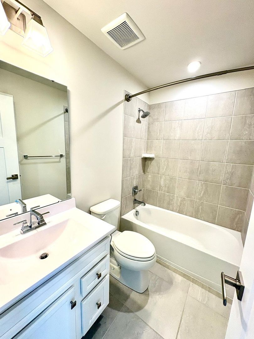 Building Photo - 856 New Castle Landing Dr